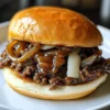 Französische Zwiebelfleisch Sloppy Joes