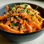 Frischer Tomaten-Rucola-Salat mit Pinienkernen