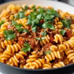 Spritzige Waldorf-Hähnchen-Pasta-Salat für den Sommer